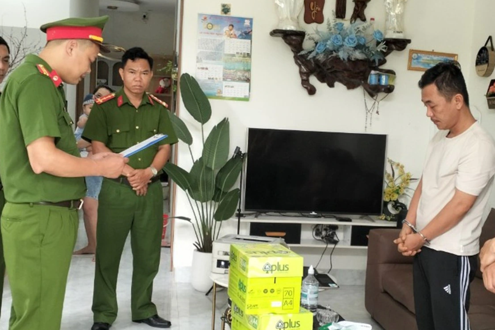 Bắt 2 đối tượng chuyên phát tán tin nhắn rác - 1 Bắt 2 đối tượng chuyên phát tán tin nhắn rác - 1