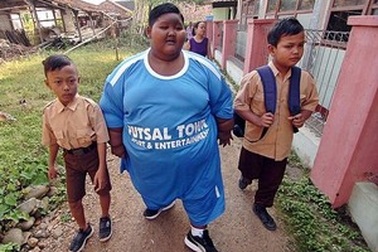 Cậu bé mập nhất thế giới đã có thể trở lại trường học sau khi giảm cân