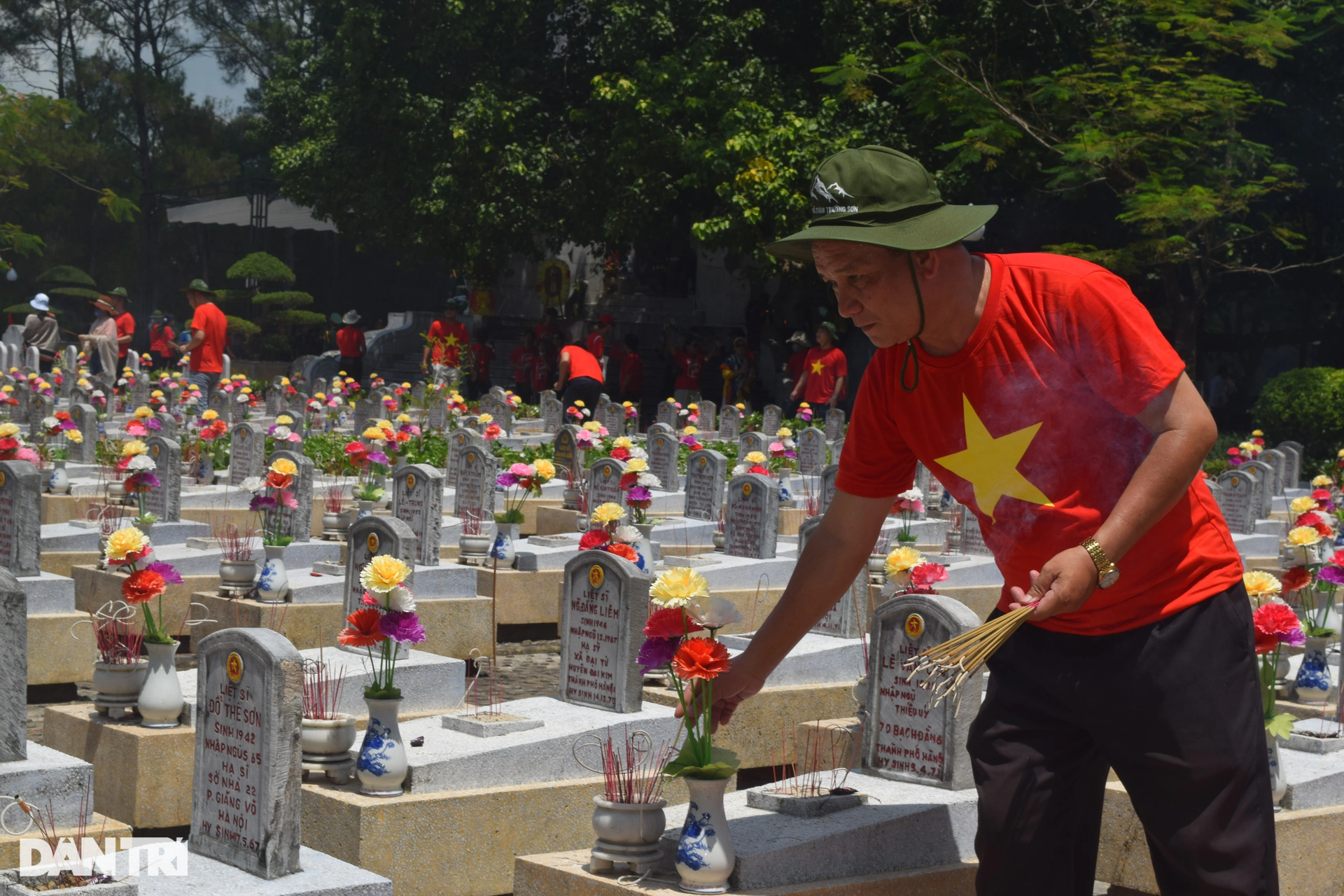 Tháng 7 về nơi yên nghỉ của hơn một vạn liệt sĩ - 13 Tháng 7 về nơi yên nghỉ của hơn một vạn liệt sĩ - 13