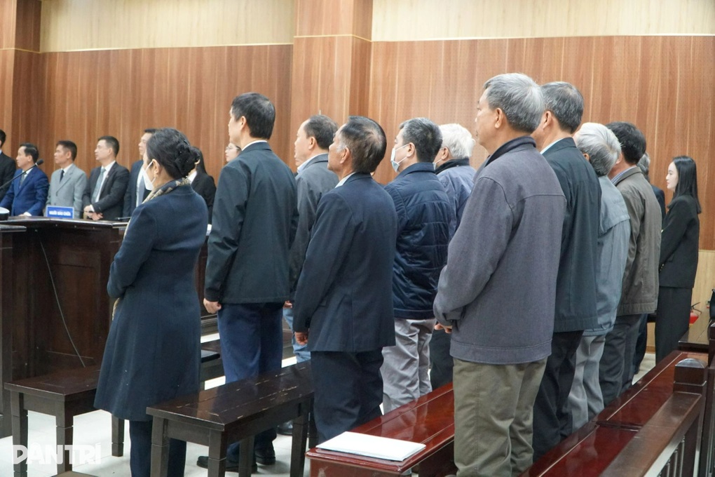 Hoãn phiên xét xử cựu Bí thư Trịnh Văn Chiến theo kiến nghị của một luật sư - 2 Hoãn phiên xét xử cựu Bí thư Trịnh Văn Chiến theo kiến nghị của một luật sư - 2