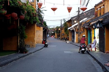 Hội An yêu cầu các hàng, quán phục vụ lượt khách không quá 30 người