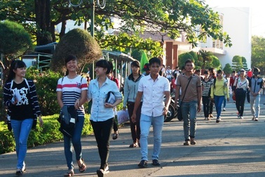 Thời tiết mát mẻ, thí sinh thoải mái thi môn cuối