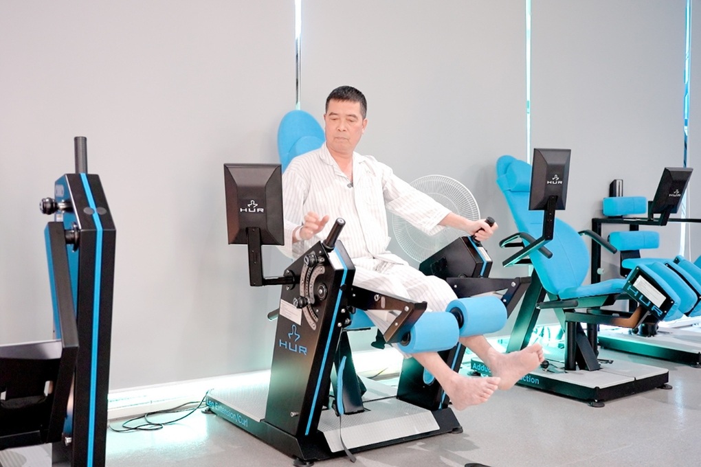 Phát hiện hoại tử chỏm xương đùi độ IV do đau háng đột ngột - 3