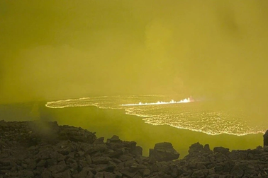 Siêu núi lửa Hawaii phun trào sau gần 40 năm