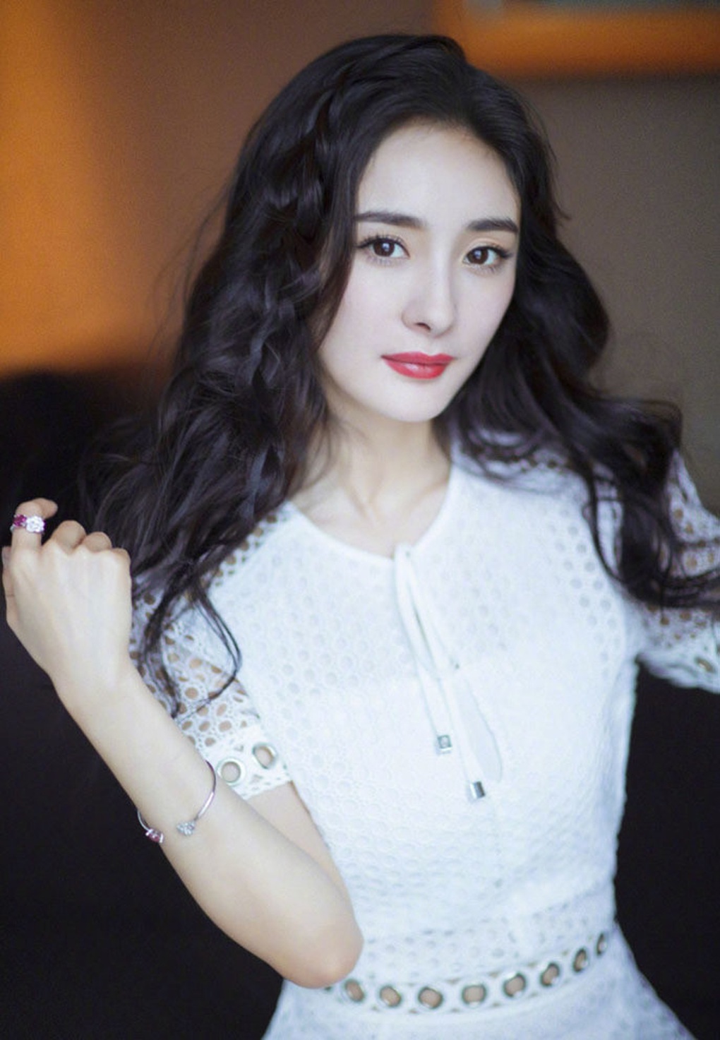 Dương Mịch bất ngờ bị tố quỵt nợ gần 340 tỷ đồng, công ty quản lý nói gì? - 2 Dương Mịch bất ngờ bị tố quỵt nợ gần 340 tỷ đồng, công ty quản lý nói gì? - 2