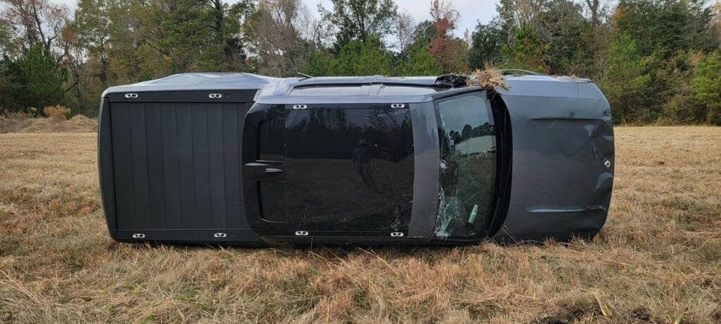 Chủ xe bán tải điện Rivian R1T hoảng hồn vì phương tiện quá dễ bị lật - 3