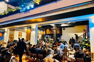 Hàng quán tỉnh lẻ đông bất ngờ, nhiều nghề ăn nên làm ra mùa dịch