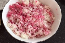 Thực nghiệm để kiểm tra gạo nấu cơm chuyển sang màu đỏ