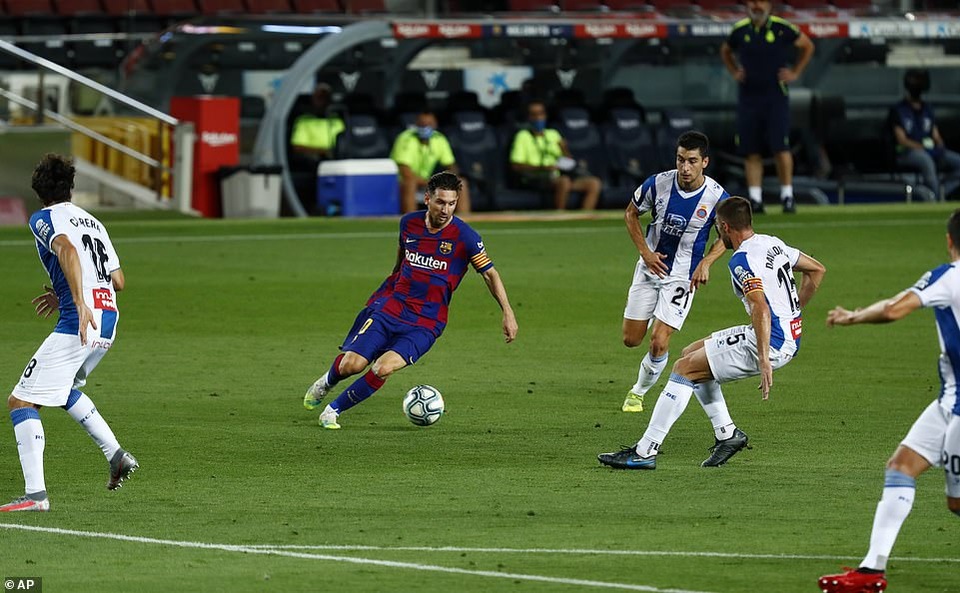 Luis Suarez ghi bàn, Barcelona nuôi mộng bám đuổi Real Madrid - 2 Luis Suarez ghi bàn, Barcelona nuôi mộng bám đuổi Real Madrid - 2