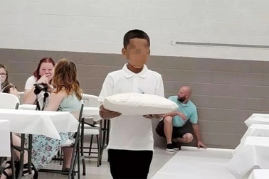 Bé trai 9 tuổi bị mẹ và người tình bạo hành đến chết ở Mỹ