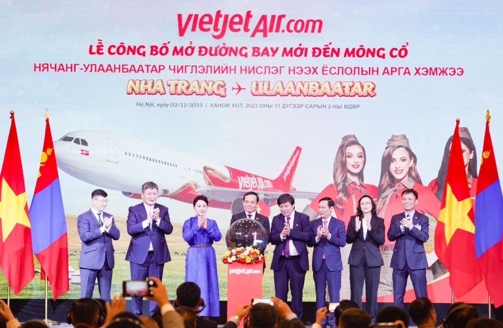 Tổng thống Mông Cổ dự lễ công bố đường bay thẳng Ulaanbaatar - Nha Trang của Vietjet - 1 Tổng thống Mông Cổ dự lễ công bố đường bay thẳng Ulaanbaatar - Nha Trang của Vietjet - 1