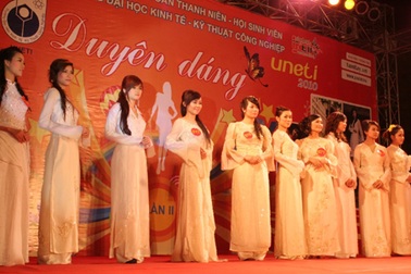 Phạm Kiều Trang - Hoa khôi trường Kinh tế kỹ thuật Công nghiệp