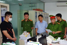 Nhân viên ngân hàng cho vay nặng lãi và cưỡng đoạt tài sản