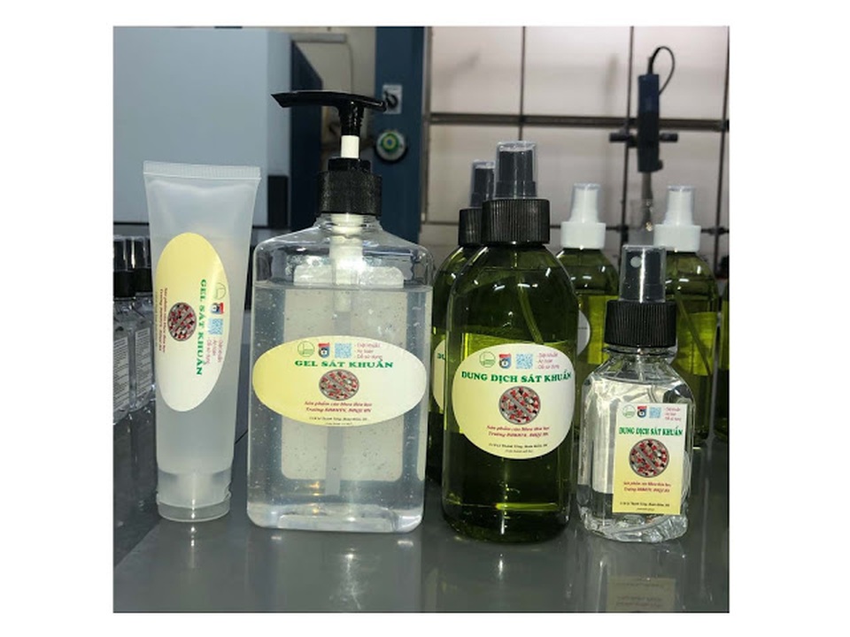 Thêm đại học chế tạo sản phẩm dung dịch và gel sát khuẩn phòng virus corona - 2 Thêm đại học chế tạo sản phẩm dung dịch và gel sát khuẩn phòng virus corona - 2