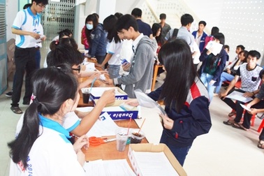 Hàng trăm trường hợp sai sót giấy báo dự thi