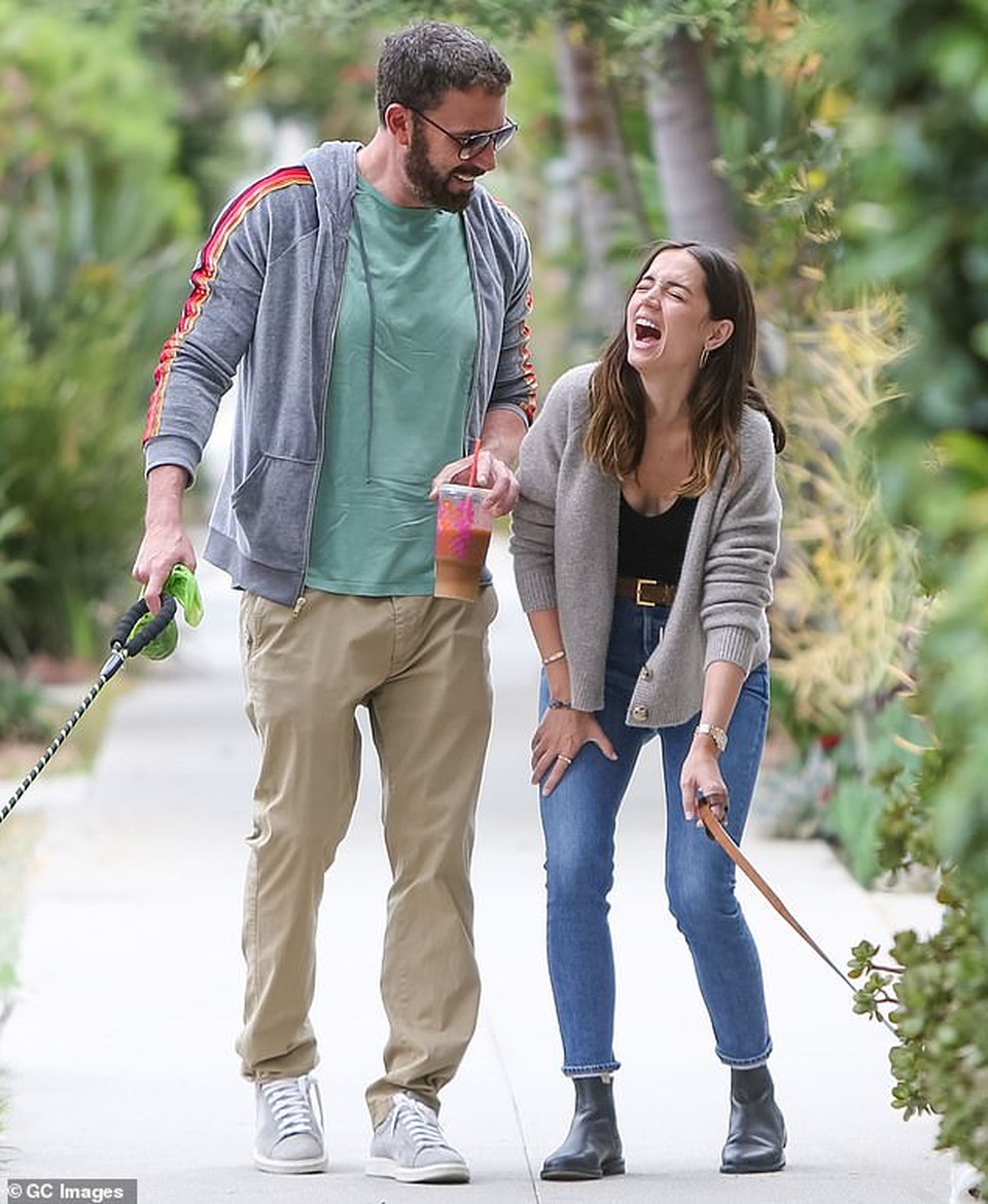 Kate Beckinsale hạnh phúc bên bạn trai kém 23 tuổi - 7 Kate Beckinsale hạnh phúc bên bạn trai kém 23 tuổi - 7