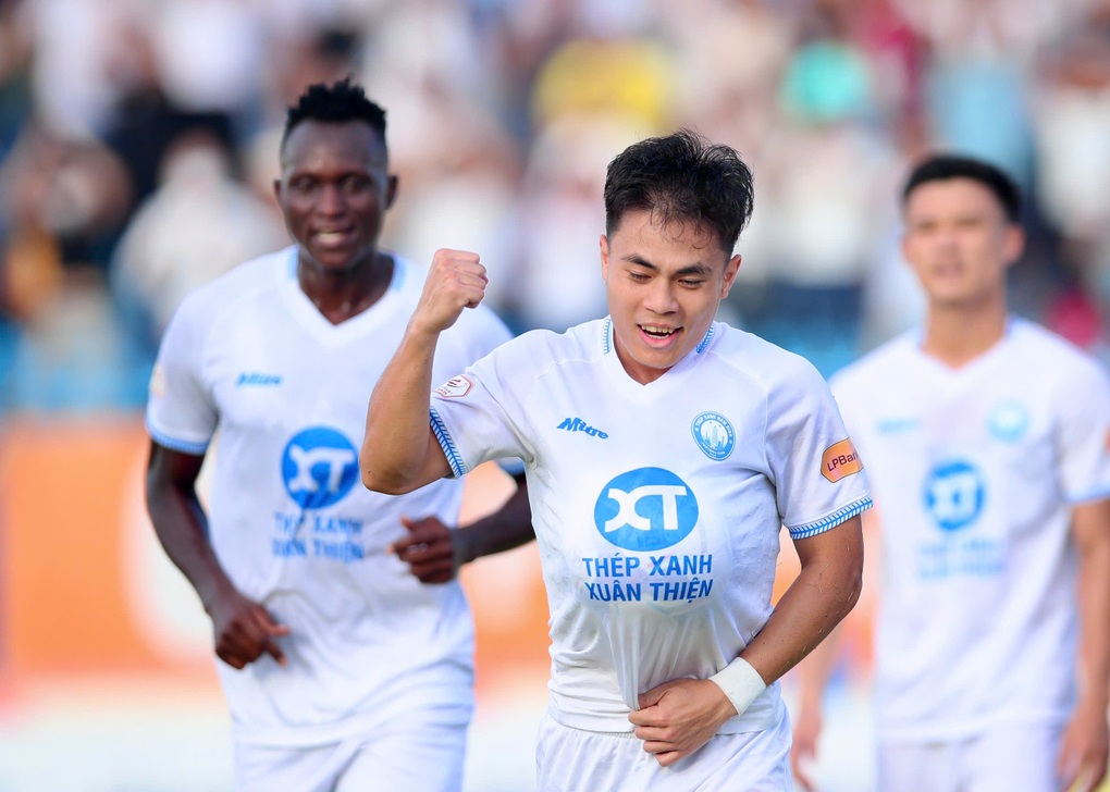 Đánh bại Quảng Nam, CLB Nam Định vô địch V-League 2024-25 - 1 Đánh bại Quảng Nam, CLB Nam Định vô địch V-League 2024-25