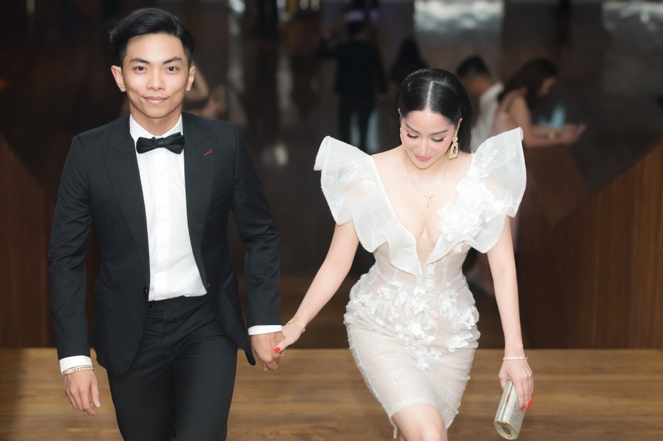 Phan Hiển: “Vợ chồng phải chịu đựng nhau mới có thể sống với nhau” - 3 Phan Hiển: “Vợ chồng phải chịu đựng nhau mới có thể sống với nhau” - 3