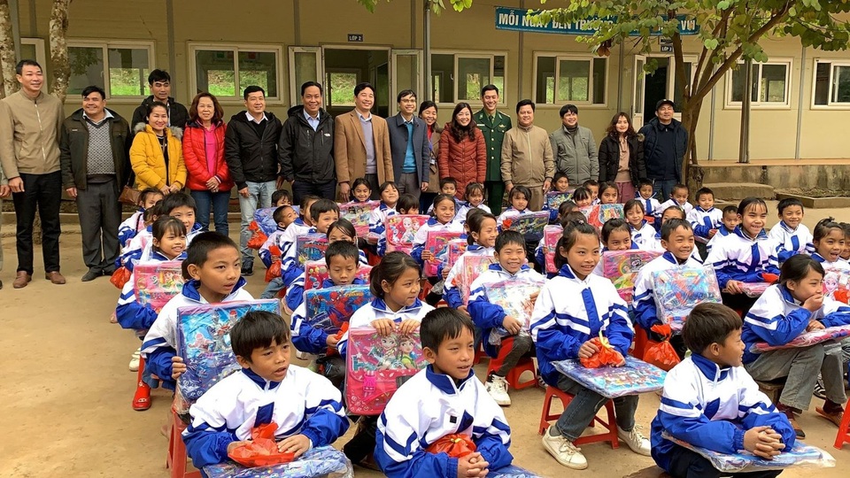 Hội Khuyến học Nghệ An đẩy mạnh phong trào Tiếng trống học bài - 2 Hội Khuyến học Nghệ An đẩy mạnh phong trào Tiếng trống học bài - 2