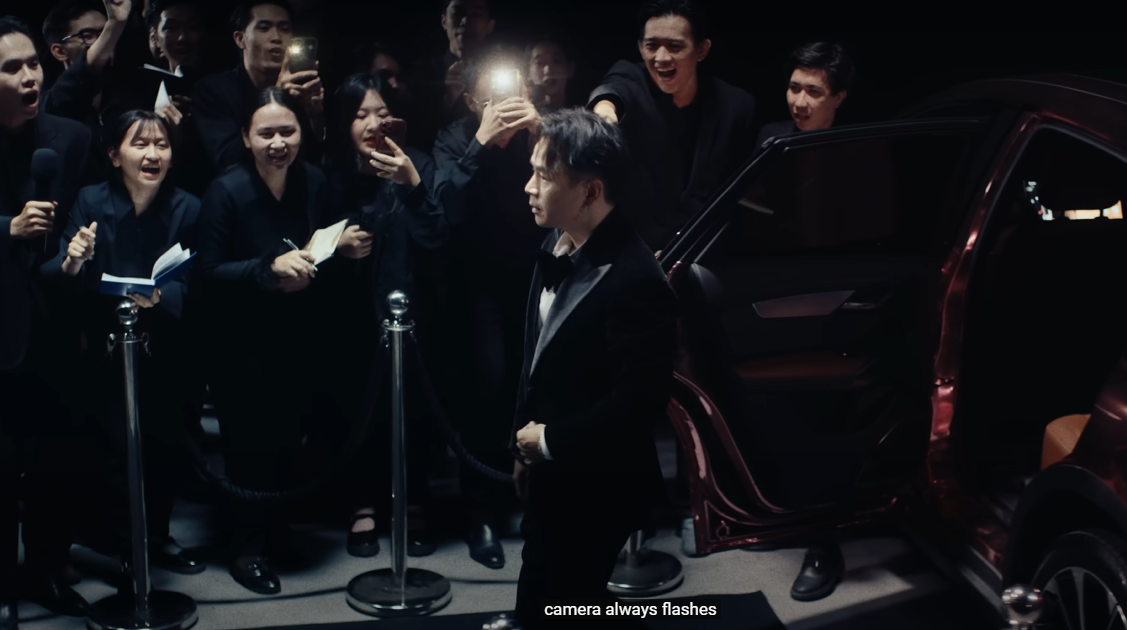 បន្ទាប់ពីច្រៀង cheo in Anh trai chong gai, Binz ធ្វើអោយគ្រប់គ្នាភ្ញាក់ផ្អើលដោយច្រៀង bolero - 2 Sau hát chèo ở Anh trai chông gai, Binz gây bất ngờ khi hát bolero - 2