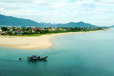 Nhiều khu nghỉ dưỡng, dân... hết đường ra biển