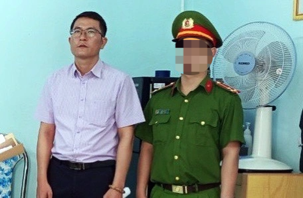 Bắt Phó Giám đốc Chi nhánh Văn phòng đăng ký đất đai huyện Khánh Vĩnh - 1 Bắt Phó Giám đốc Chi nhánh Văn phòng đăng ký đất đai huyện Khánh Vĩnh - 1