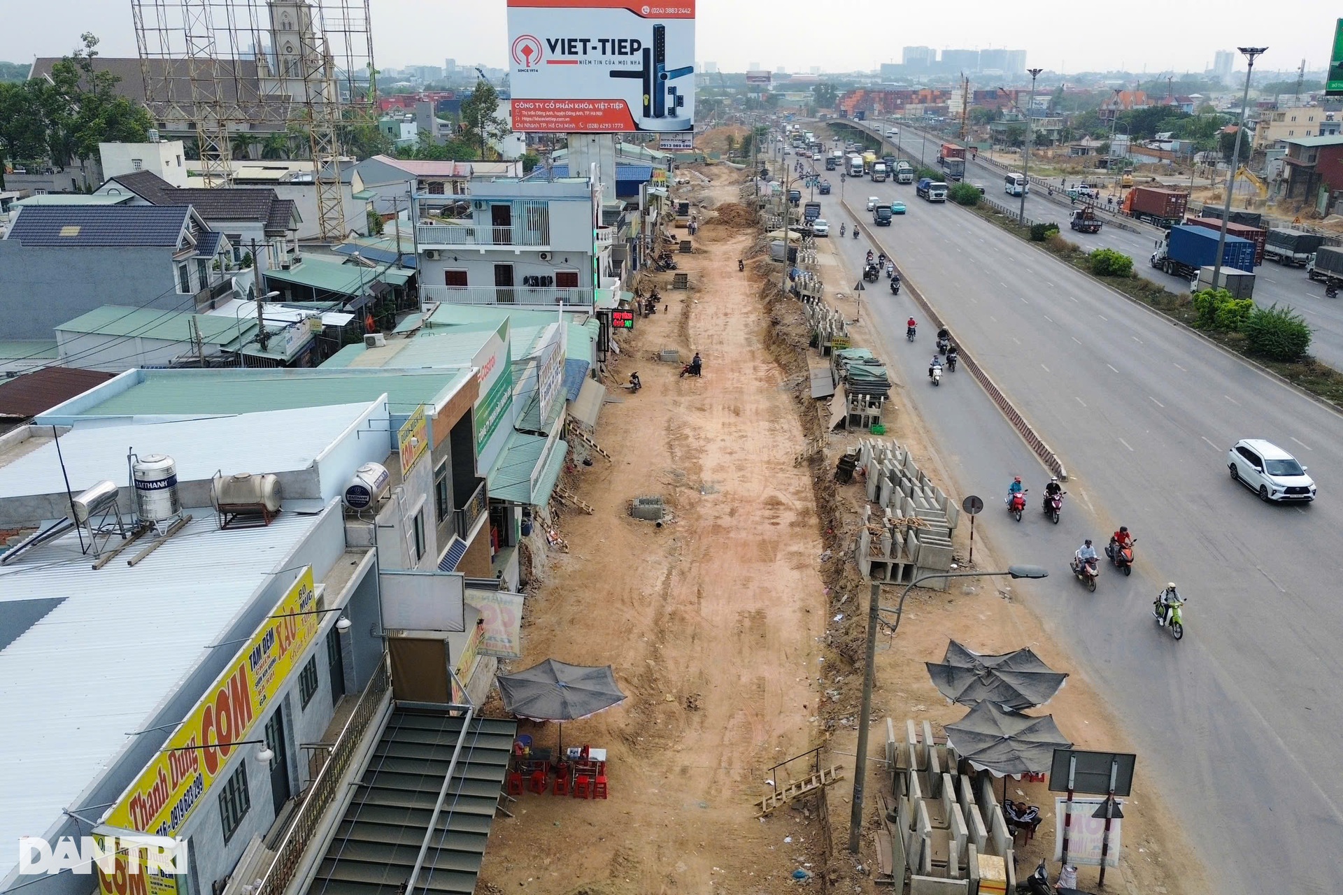 Hàng chục hộ dân phải bắc thang leo vào nhà ở công trình Vành đai 3 TPHCM - 2 Hàng chục hộ dân phải bắc thang leo vào nhà ở công trình Vành đai 3 TPHCM - 2