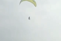 Khoảnh khắc sự cố khiến phi công bay dù lượn ở Kon Tum tử vong