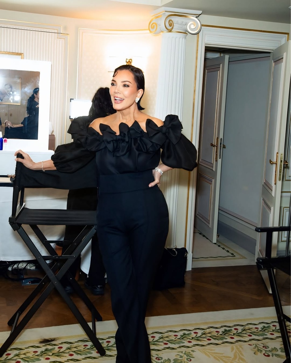 Kim Kardashian's mother is as young and beautiful as her 25-year-old daughter - 4 Mẹ của Kim Kardashian trẻ đẹp hệt như con gái kém 25 tuổi - 4