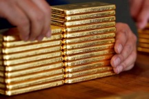 Vàng âm thầm giữ ngôi vương giữa loạt cú sốc từ nước Mỹ