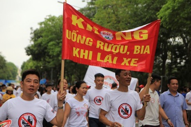 Hơn 5.000 người đi bộ kêu gọi "Đã uống rượu, bia - không lái xe"