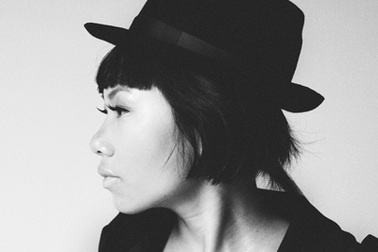 “Bà bầu” Hà Trần về nước…hát rock?