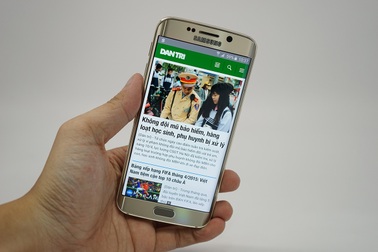 Đập hộp Galaxy S6 Edge chính hãng màu vàng đầu tiên tại Việt Nam