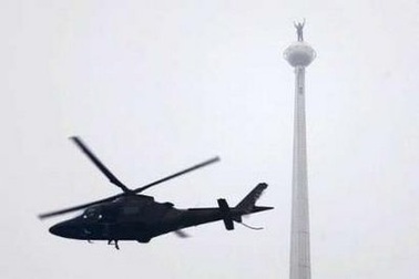 "Người nhện" tay không chinh phục tháp đôi Petronas 