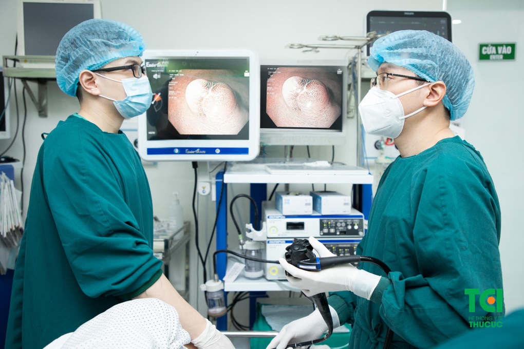 Cắt toàn bộ khối u dưới niêm mạc dạ dày không mổ mở, không đau - 1 Cắt toàn bộ khối u dưới niêm mạc dạ dày không mổ mở, không đau - 1