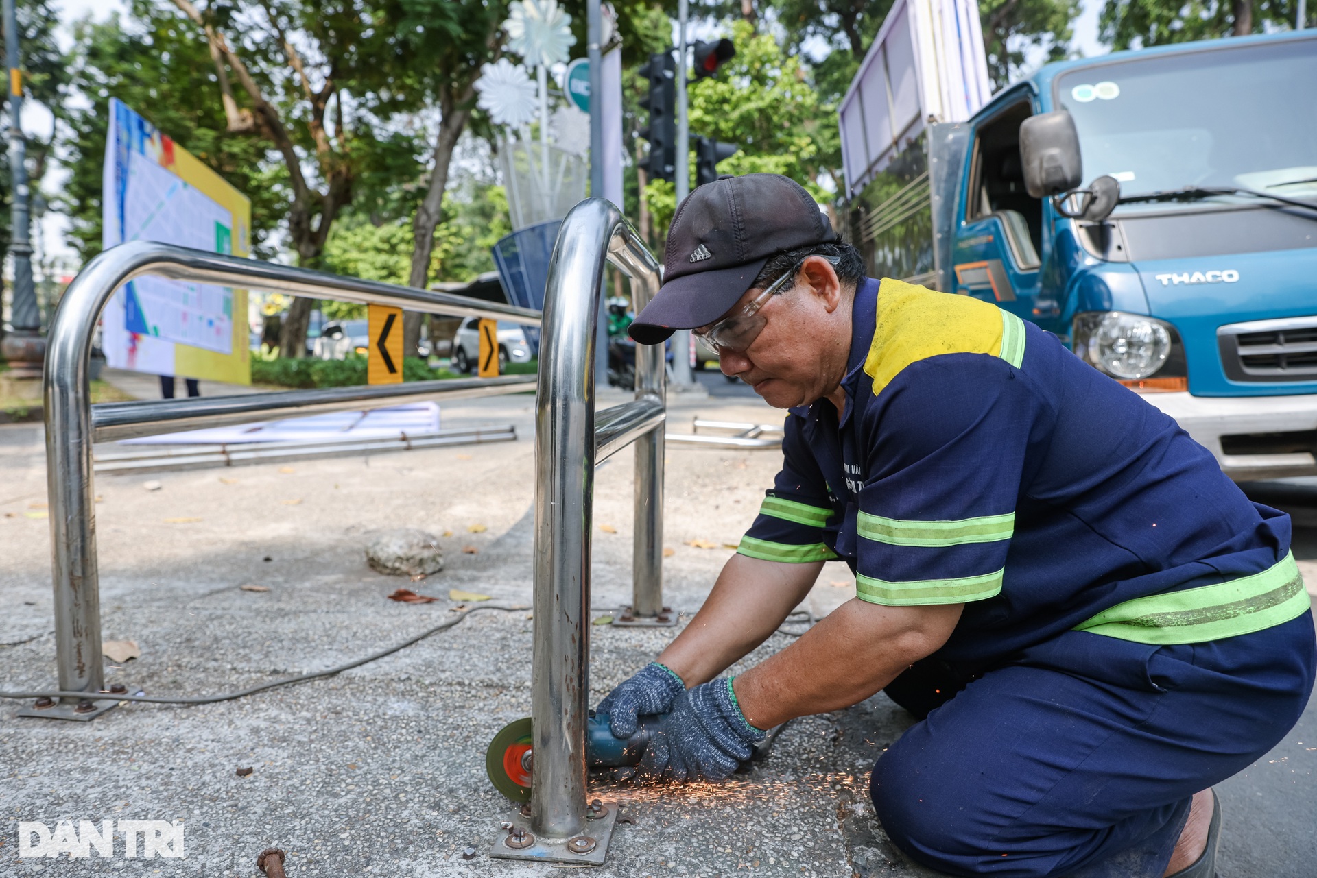 Bắt đầu thi công khán đài chào mừng đại lễ 30/4 ở TPHCM - 6 Bắt đầu thi công khán đài chào mừng đại lễ 30/4 ở TPHCM - 6