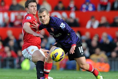 Arsenal - MU: “Long tranh, hổ đấu”
