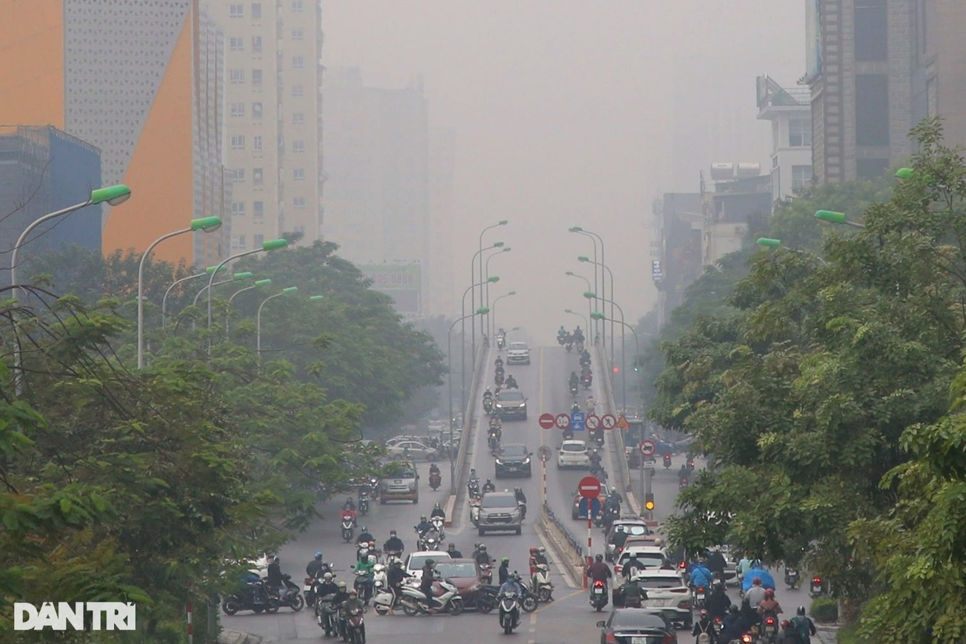 Mưa rét, sương mù bao phủ dày đặc Hà Nội ngày cuối tuần - 17 Mưa rét, sương mù bao phủ dày đặc Hà Nội ngày cuối tuần - 17