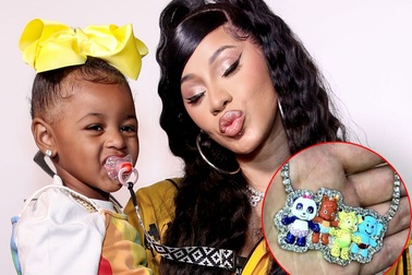 Chỉ những ngôi sao mới có thể “bạo tay” mua quà cho con như thế này...