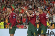 Ronaldo không ghi bàn, Bồ Đào Nha thắng đậm nhờ Bruno Fernandes