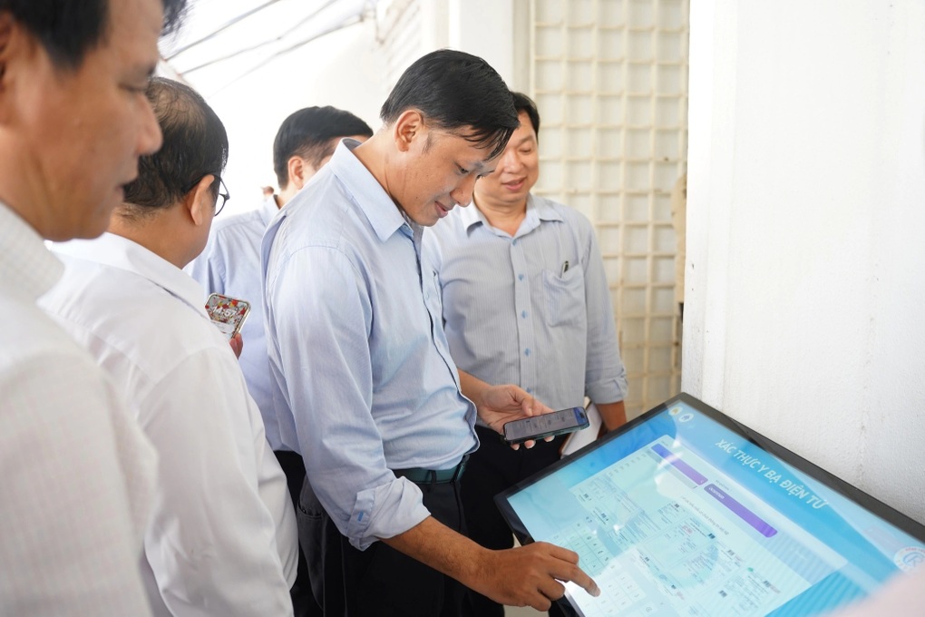 Thứ trưởng nói lý do bệnh án điện tử Bệnh viện Chợ Rẫy “đi sau, về đúng” - 2 Thứ trưởng nói lý do bệnh án điện tử Bệnh viện Chợ Rẫy “đi sau, về đúng” - 2