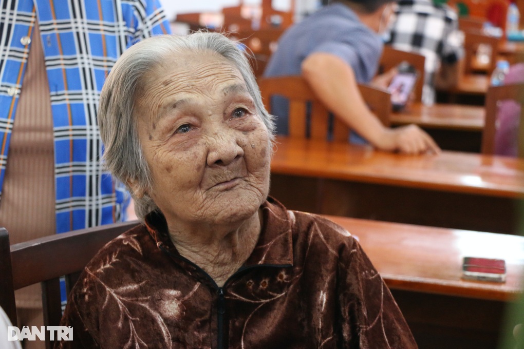 Ước nguyện cuối đời của mẹ liệt sỹ 95 tuổi - 1 Ước nguyện cuối đời của mẹ liệt sỹ 95 tuổi - 1