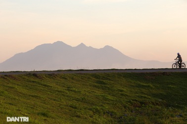 Núi thiêng gần Hà Nội đẹp mê mải nhìn từ muôn phương tám hướng