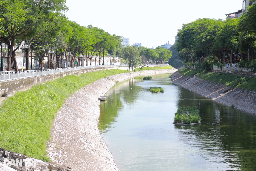 Sông Tô Lịch hồi sinh: Hết cảnh bịt mũi vì hôi, người dân mơ được đi thuyền