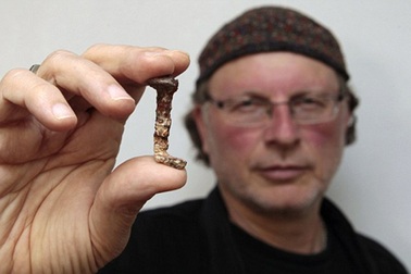 “Tìm thấy những chiếc đinh đóng chúa Giêsu trên thánh giá”