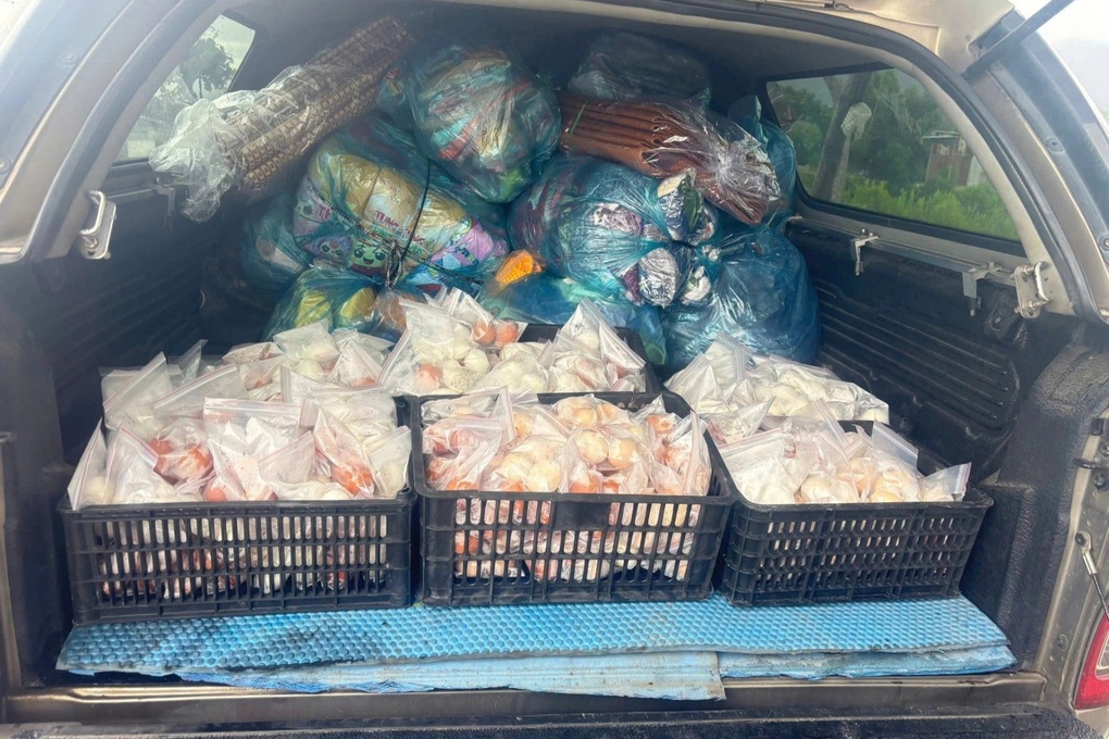 Người mẹ trẻ thức dậy từ 2h, luộc 25.000 quả trứng để gửi bà con vùng lũ - 3