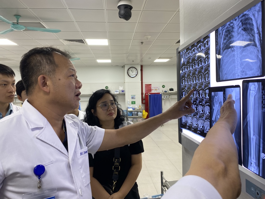 Vợ chồng cùng gặp nạn trên chuyến xe đi lễ Lạng Sơn có 5 người tử vong - 2 Vợ chồng cùng gặp nạn trên chuyến xe đi lễ Lạng Sơn có 5 người tử vong - 2