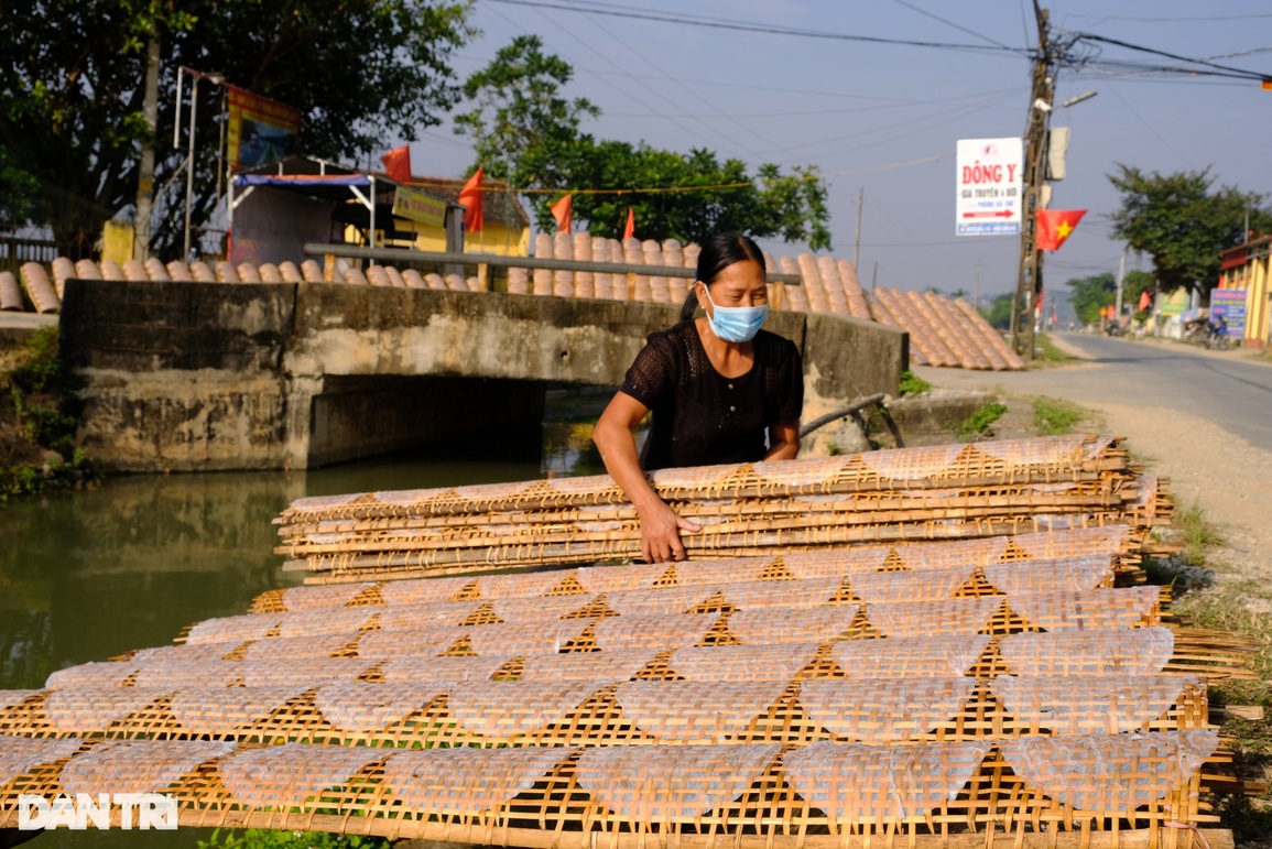 Kiếm tiền triệu mỗi ngày nhờ tráng bánh đa nem phục vụ Tết - 4 Kiếm tiền triệu mỗi ngày nhờ tráng bánh đa nem phục vụ Tết - 4