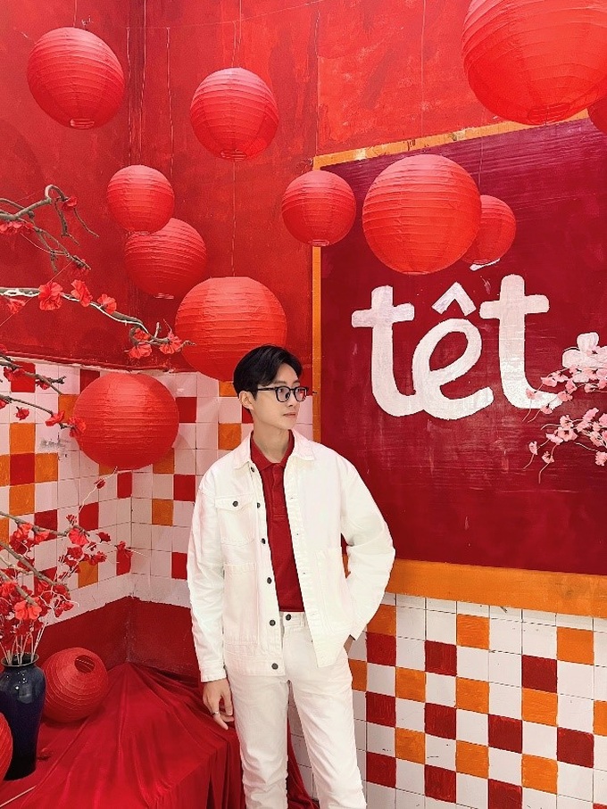 Minh Percy chọn tone trắng cho outfit diện Tết năm nay.