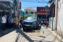 Cụ bà lết trên đường bị ô tô cán tử vong ở TPHCM